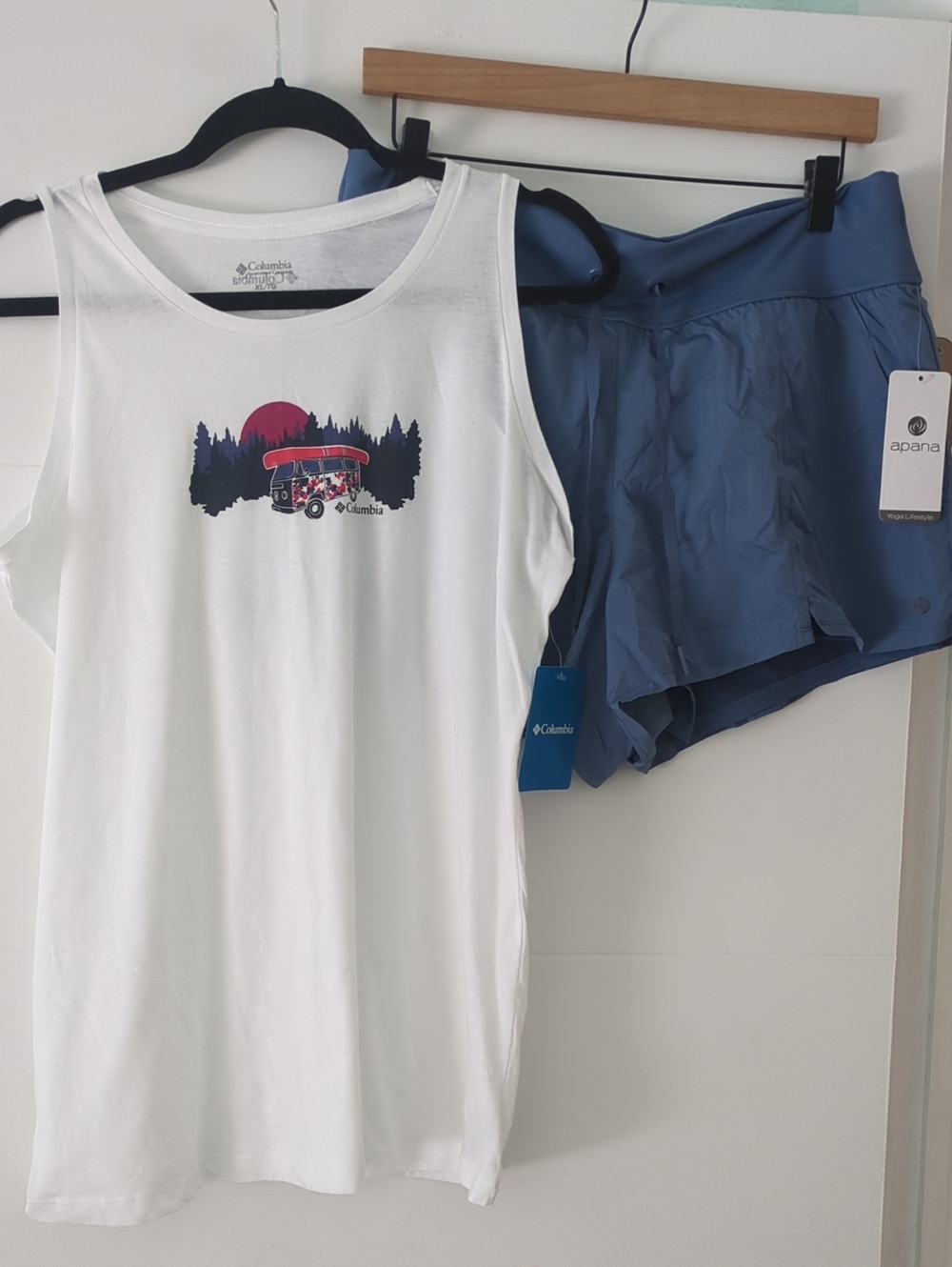 Columbia White Graphic Tank with Blue Athletic Shorts Set Sz XL NWT Athletic